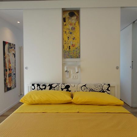 Casa Klimt Vicinissima Al Mare Parcheggio Privato Gratuito Se Disponibile Apartment Pescara Bagian luar foto