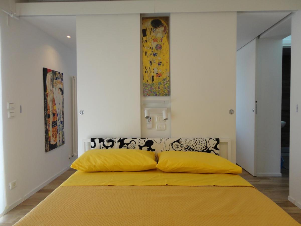 Casa Klimt Vicinissima Al Mare Parcheggio Privato Gratuito Se Disponibile Apartment Pescara Bagian luar foto