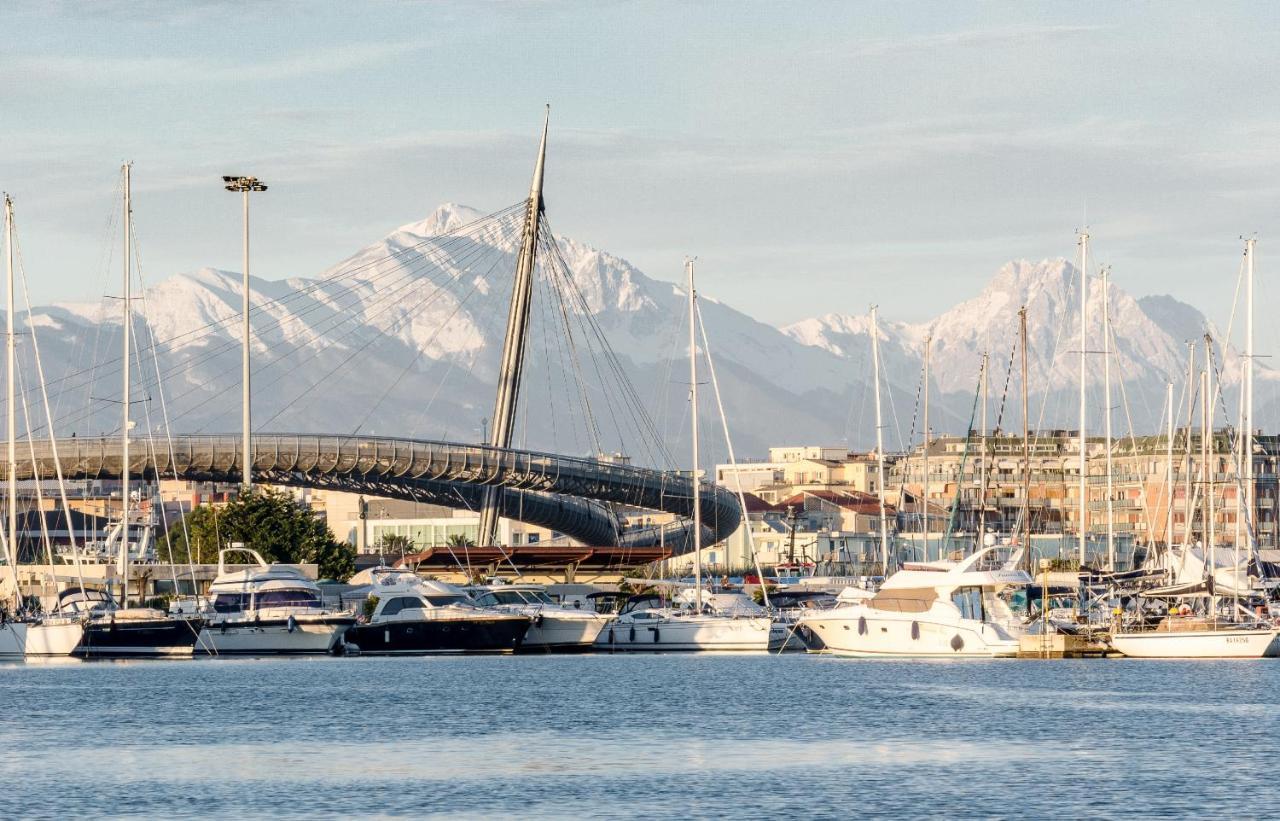 Casa Klimt Vicinissima Al Mare Parcheggio Privato Gratuito Se Disponibile Apartment Pescara Bagian luar foto