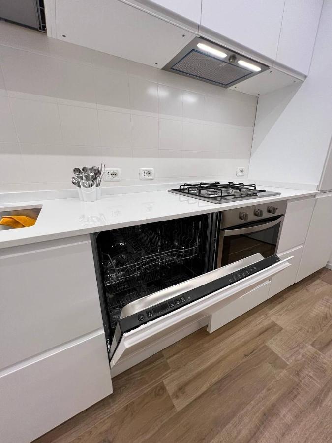 Casa Klimt Vicinissima Al Mare Parcheggio Privato Gratuito Se Disponibile Apartment Pescara Bagian luar foto