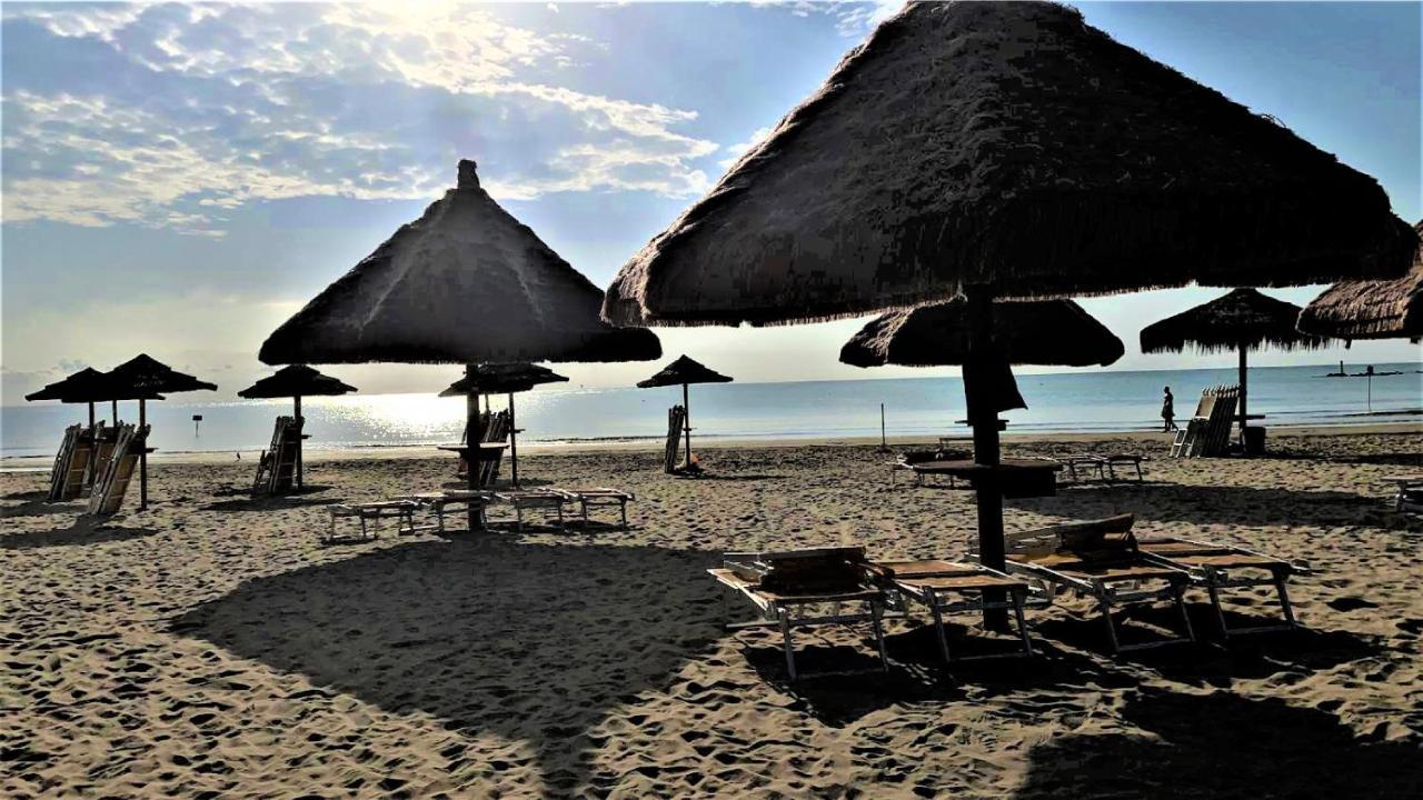Casa Klimt Vicinissima Al Mare Parcheggio Privato Gratuito Se Disponibile Apartment Pescara Bagian luar foto
