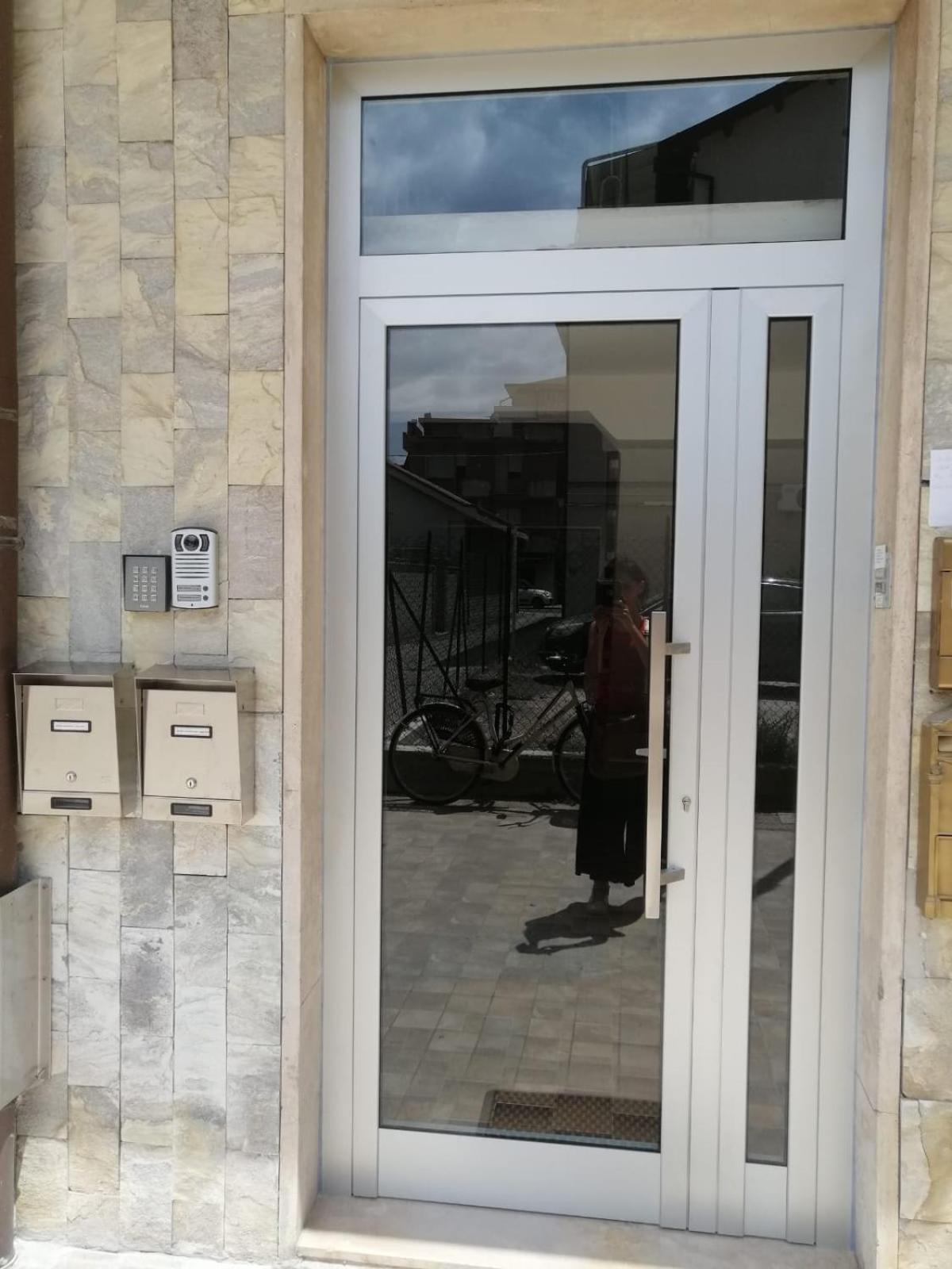 Casa Klimt Vicinissima Al Mare Parcheggio Privato Gratuito Se Disponibile Apartment Pescara Bagian luar foto
